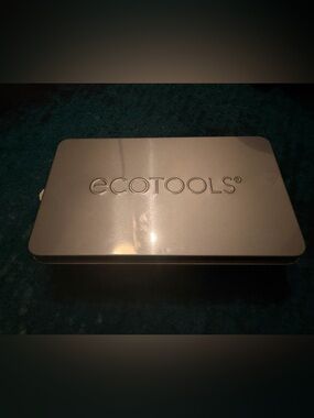 ecotools Metallic Silver Tin Case